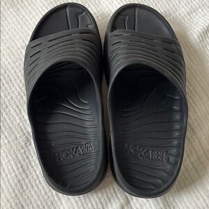 Hoka One One Recovery Black Sandals Minimalist Design Waterproof